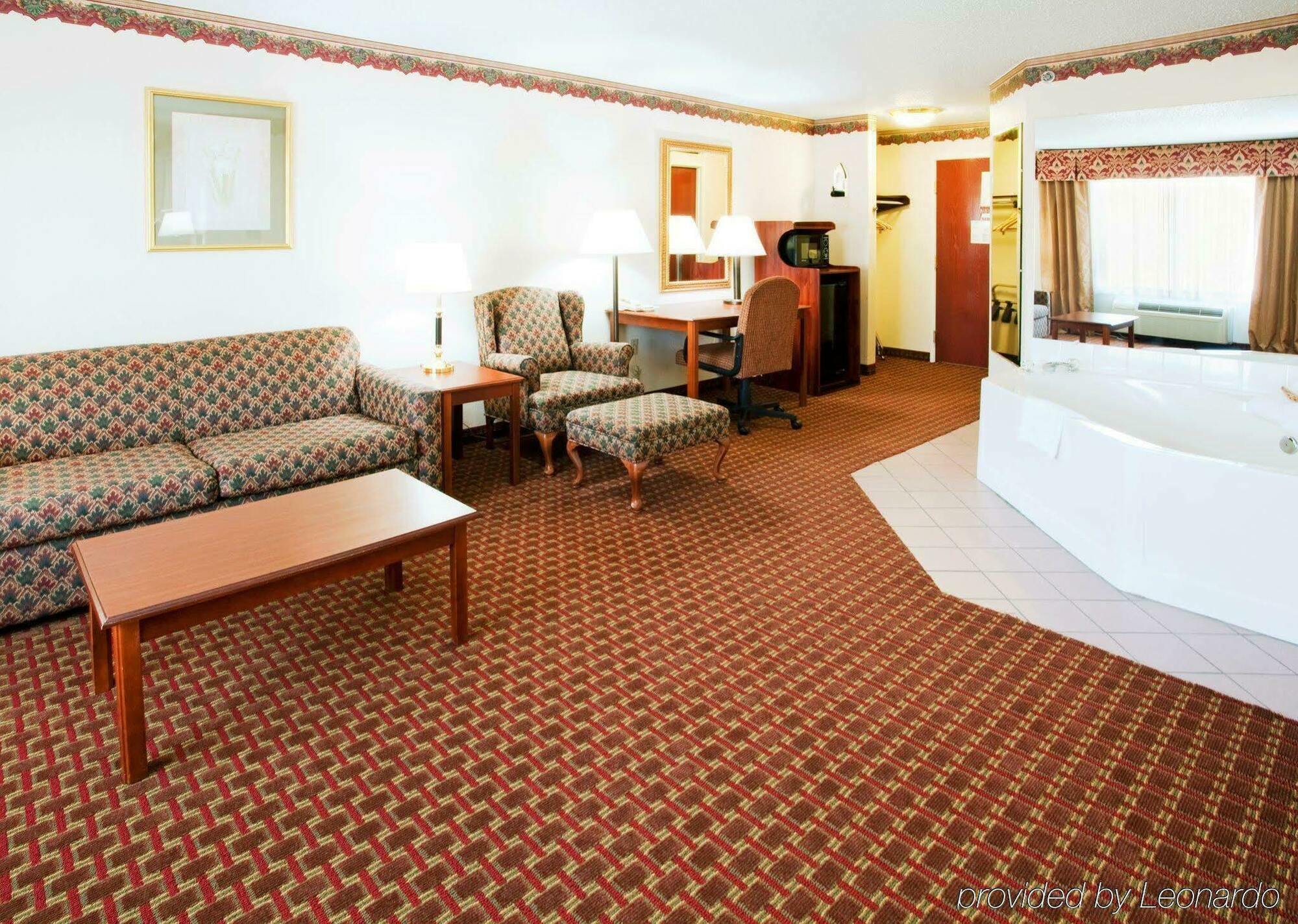Holiday Inn Express Hillsville By Ihg Exterior foto
