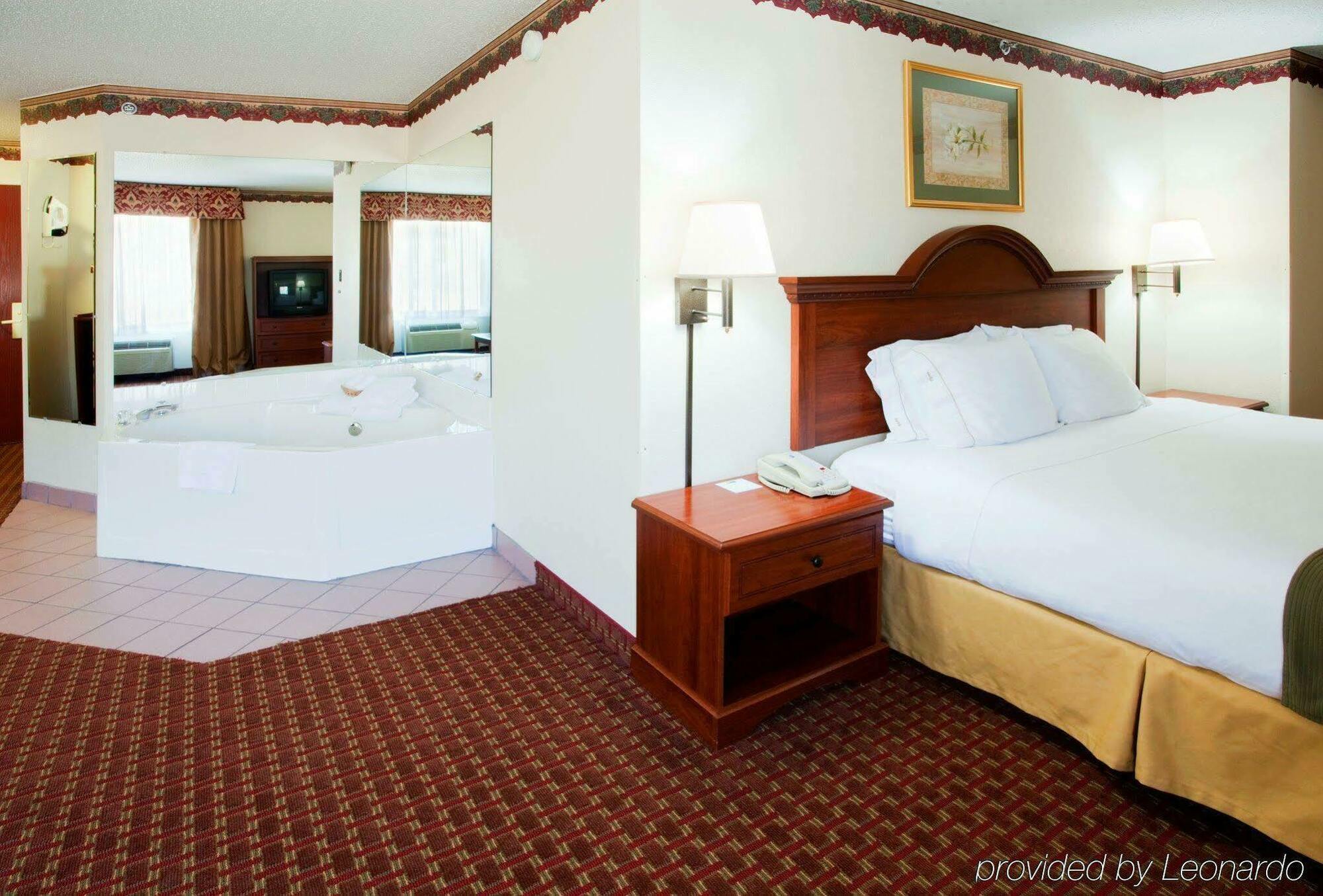 Holiday Inn Express Hillsville By Ihg Exterior foto